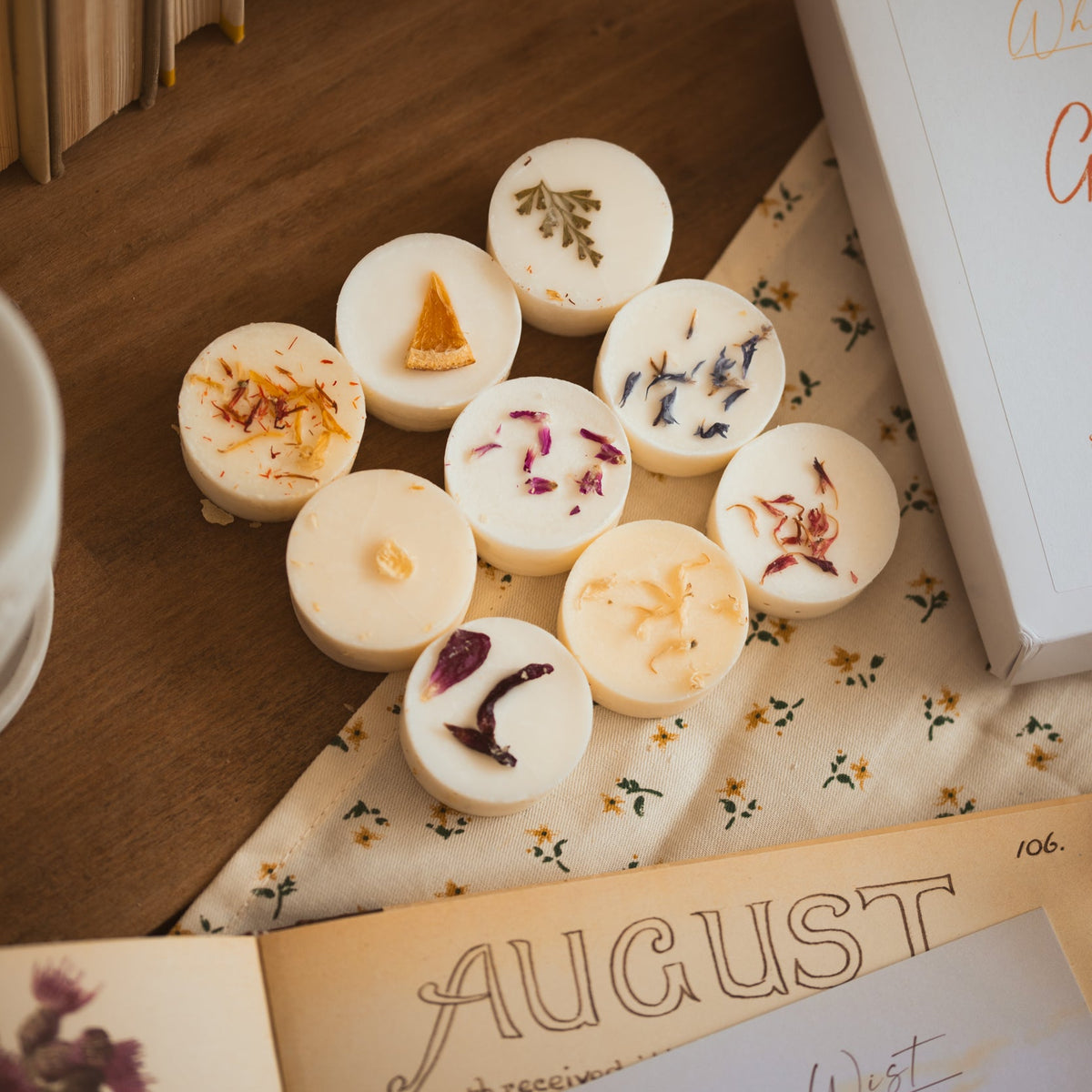 9 pretty wax melts for August