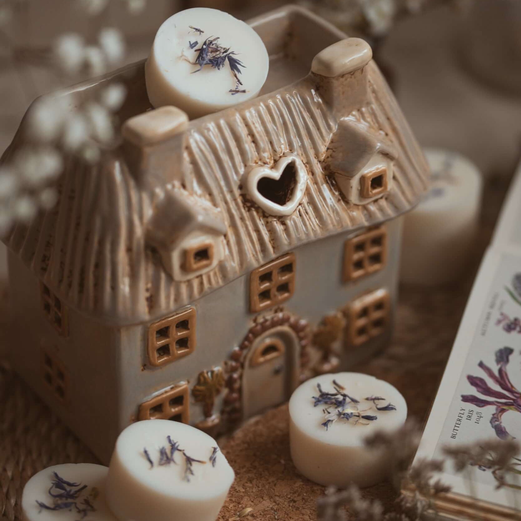 Bluebell Woods scented wax melts. Pack of 3, infused with blue cornflowers