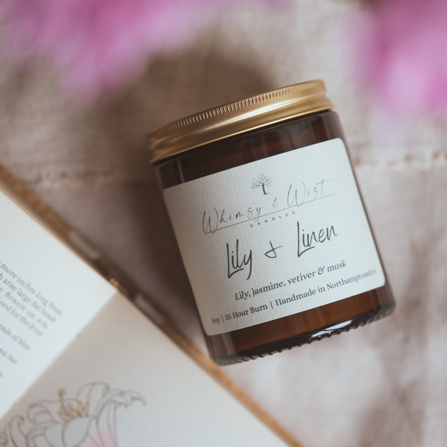 Lily & Linen handmade soy candle UK – powdery floral and fresh linen fragrance